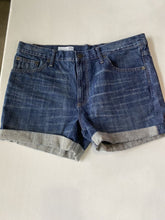 Load image into Gallery viewer, Gap Sexy Boyfriend shorts 30t/g