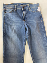 Load image into Gallery viewer, Gap Jeans NWT 30 Regular