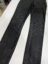Load image into Gallery viewer, Lululemon leggings 8