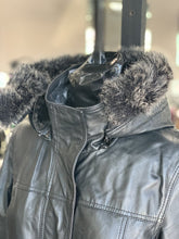 Load image into Gallery viewer, Danier Thinsulate Coat Vintage M