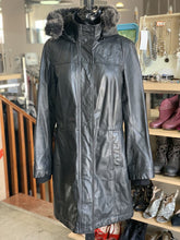Load image into Gallery viewer, Danier Thinsulate Coat Vintage M