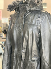 Load image into Gallery viewer, Danier Thinsulate Coat Vintage M