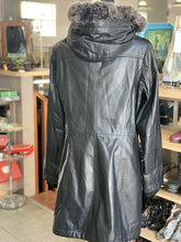 Load image into Gallery viewer, Danier Thinsulate Coat Vintage M