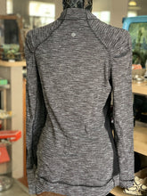 Load image into Gallery viewer, Lululemon Top long sleeve 8
