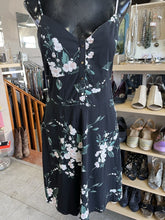 Load image into Gallery viewer, Dynamite floral dress NWT M