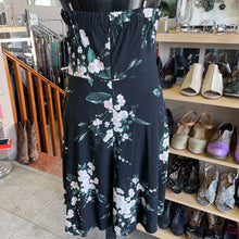 Load image into Gallery viewer, Dynamite floral dress NWT M
