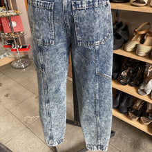 Load image into Gallery viewer, Moon River Acid Wash Jeans S