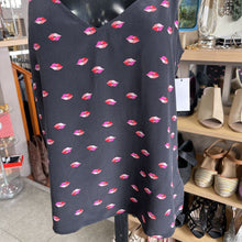 Load image into Gallery viewer, Equipment Silk Lip print Tank Top M NWT
