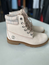 Load image into Gallery viewer, Timberland Boots 7
