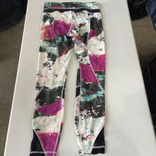 Load image into Gallery viewer, Lululemon Cropped Leggings 4