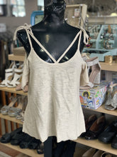 Load image into Gallery viewer, American Eagle top short sleeve M