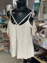 Load image into Gallery viewer, American Eagle top short sleeve M