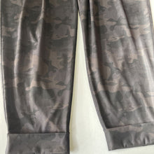 Load image into Gallery viewer, Lululemon Camo Pants 10