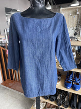 Load image into Gallery viewer, J Crew (outlet) Top 6