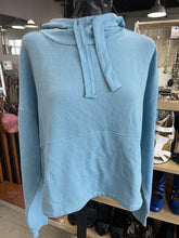 Load image into Gallery viewer, Zella Cropped Sweater M