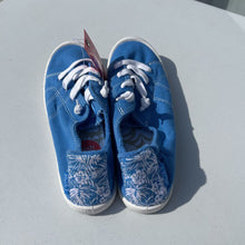 Load image into Gallery viewer, Roxy Sneakers NWT 8
