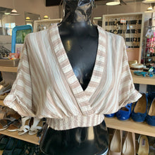 Load image into Gallery viewer, Urban Outfitters Cropped top S