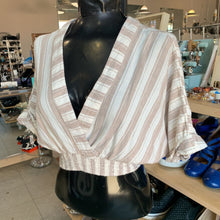 Load image into Gallery viewer, Urban Outfitters Cropped top S