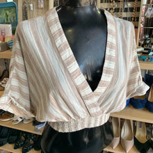 Load image into Gallery viewer, Urban Outfitters Cropped top S