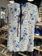 Load image into Gallery viewer, Nanette floral top 12