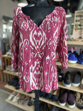 Load image into Gallery viewer, Lucky Brand top M