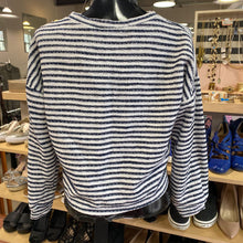 Load image into Gallery viewer, Urban Romantics cropped top M