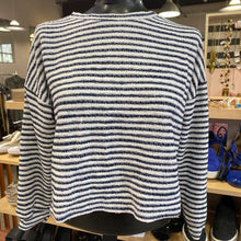 Load image into Gallery viewer, Urban Romantics cropped top M