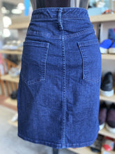 Load image into Gallery viewer, Banana Republic denim skirt 6