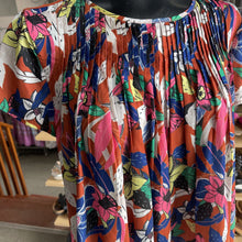 Load image into Gallery viewer, Dolan Pleated Top Short Sleeve S