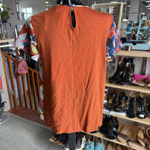 Load image into Gallery viewer, Dolan Pleated Top Short Sleeve S