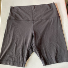 Load image into Gallery viewer, Lululemon Shorts 16