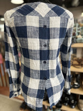 Load image into Gallery viewer, Cloth and Stone Linen Blend Top Long sleeve XS