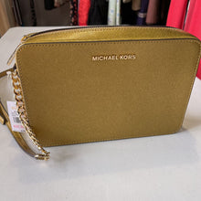 Load image into Gallery viewer, Michael Kors Leather Crossbody NWTMichael Kors Leather Crossbody NWT
