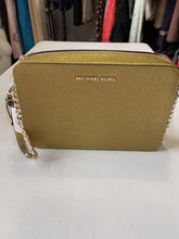 Load image into Gallery viewer, Michael Kors Leather Crossbody NWTMichael Kors Leather Crossbody NWT