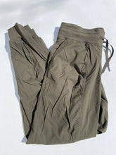 Load image into Gallery viewer, Lululemon pants 8