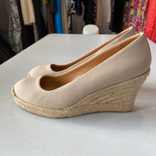 Load image into Gallery viewer, J Crew Wedge Sandals 7