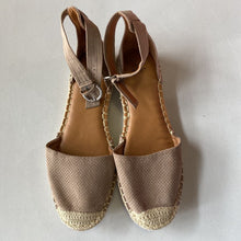 Load image into Gallery viewer, a new day Sandals 7