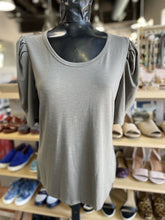 Load image into Gallery viewer, Tahari Top Short Sleeve M