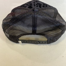 Load image into Gallery viewer, Vans off the wall hat