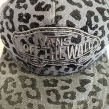 Load image into Gallery viewer, Vans off the wall hat