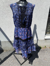 Load image into Gallery viewer, T Tahari Floral Dress 10