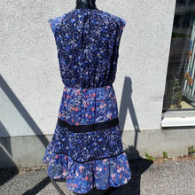 Load image into Gallery viewer, T Tahari Floral Dress 10