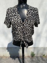 Load image into Gallery viewer, Vero Moda Cheetah Print Top NWT S