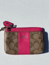 Load image into Gallery viewer, Coach wristlet
