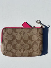 Load image into Gallery viewer, Coach wristlet