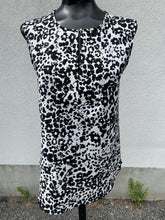Load image into Gallery viewer, J Crew (outlet) Top 00