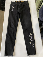 Load image into Gallery viewer, Desigual Embroidered Jeans 28