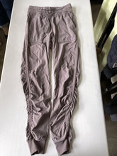 Load image into Gallery viewer, Lululemon pants 4