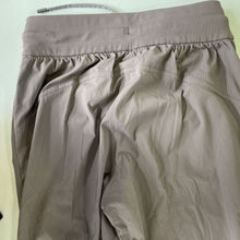 Load image into Gallery viewer, Lululemon pants 4