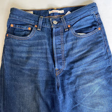 Load image into Gallery viewer, Levis Ribcage Straight Jeans 27